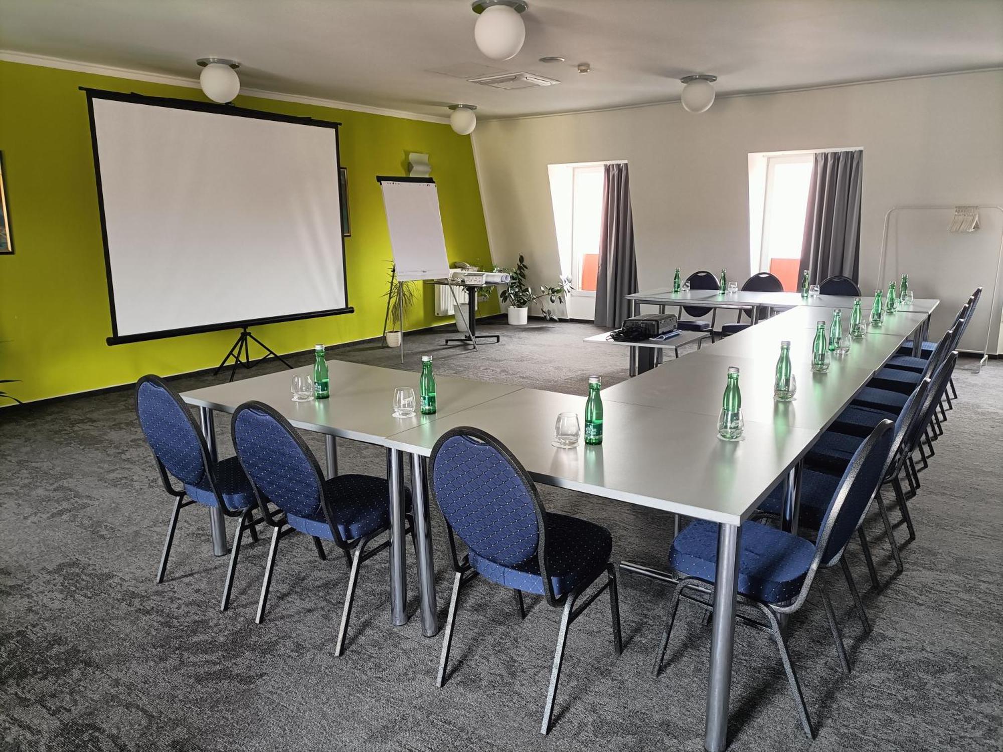 Hotel Eminent Stupava Bagian luar foto