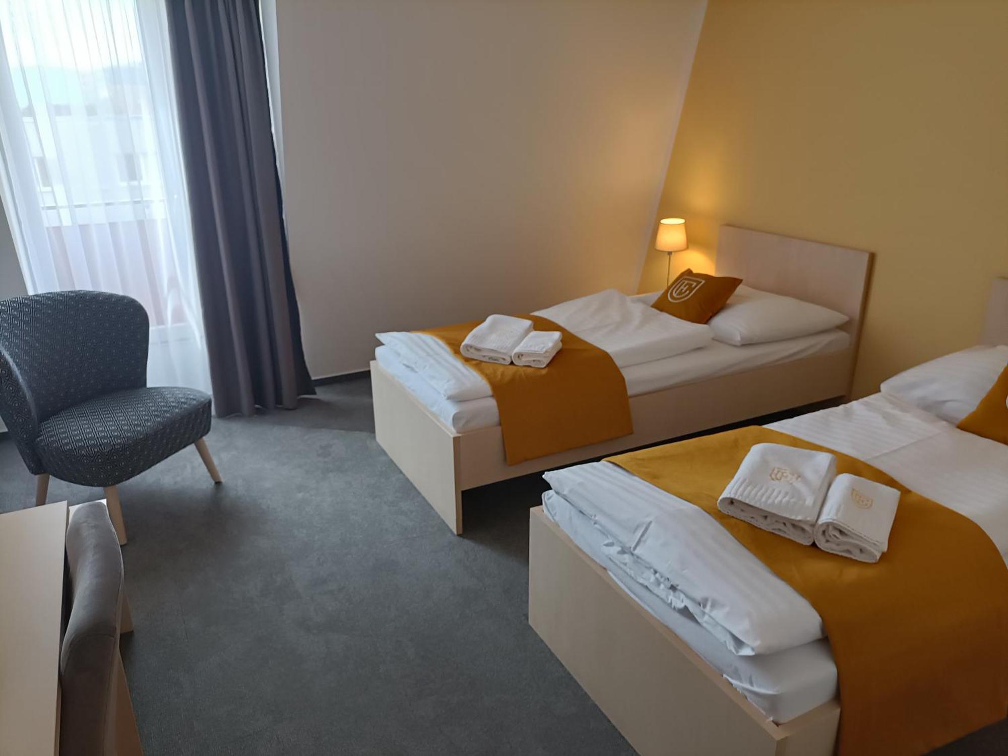 Hotel Eminent Stupava Bagian luar foto