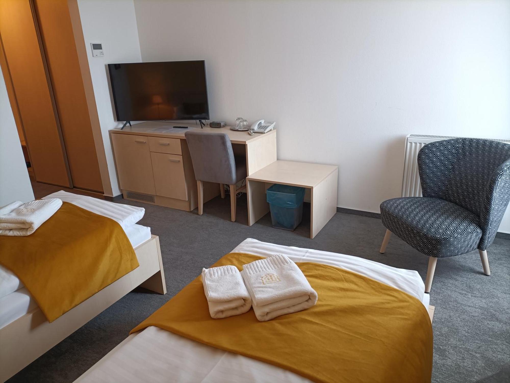 Hotel Eminent Stupava Bagian luar foto