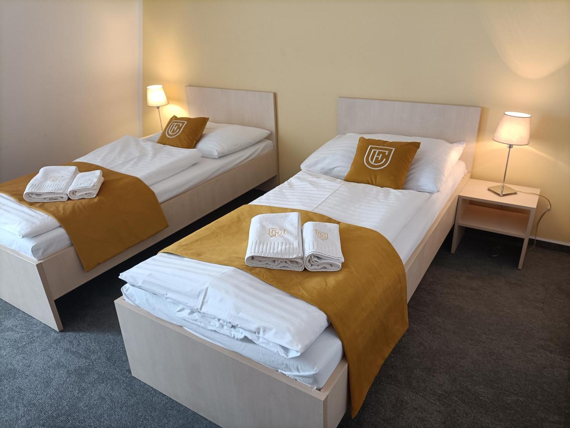 Hotel Eminent Stupava Bagian luar foto