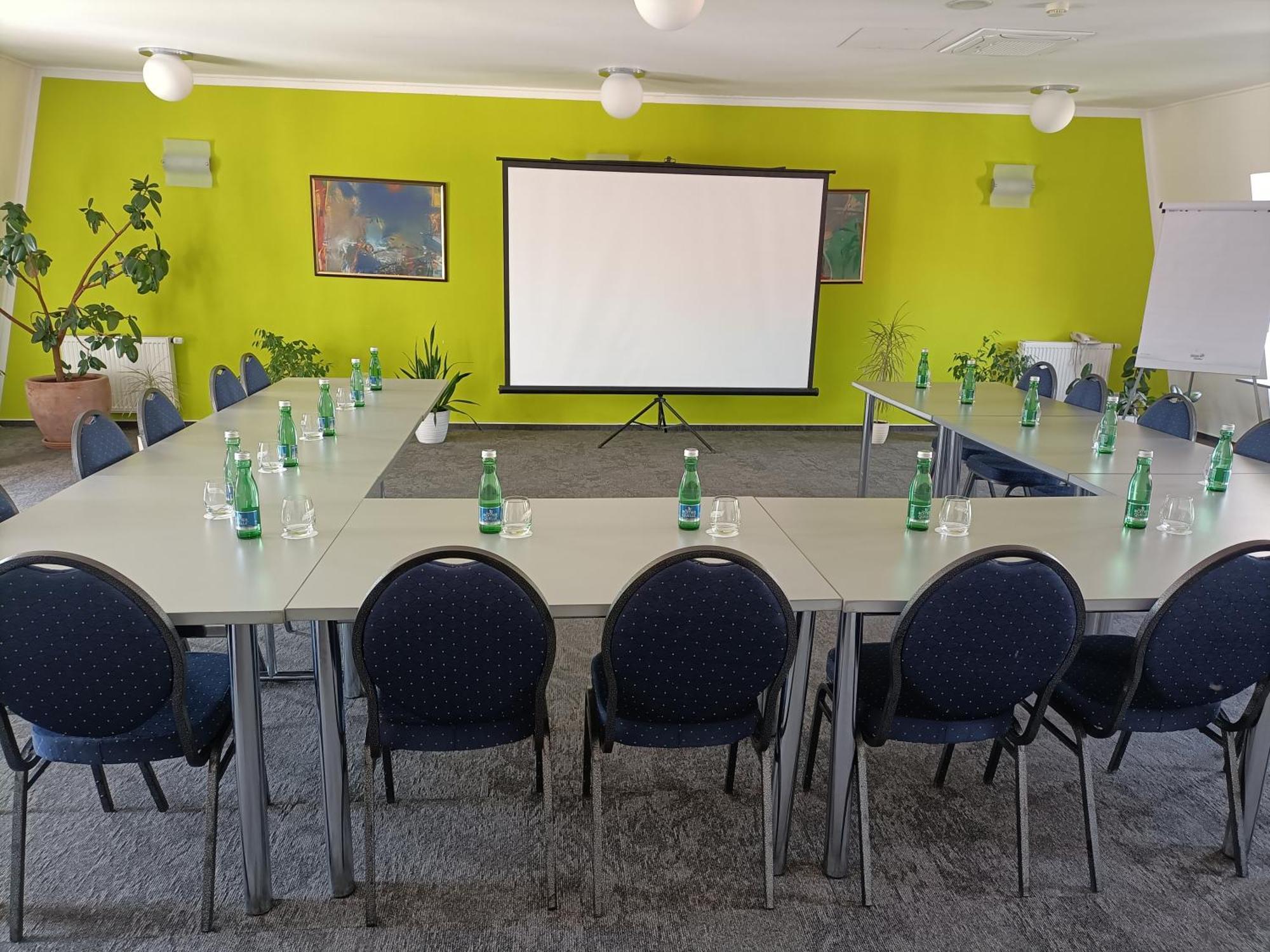 Hotel Eminent Stupava Bagian luar foto