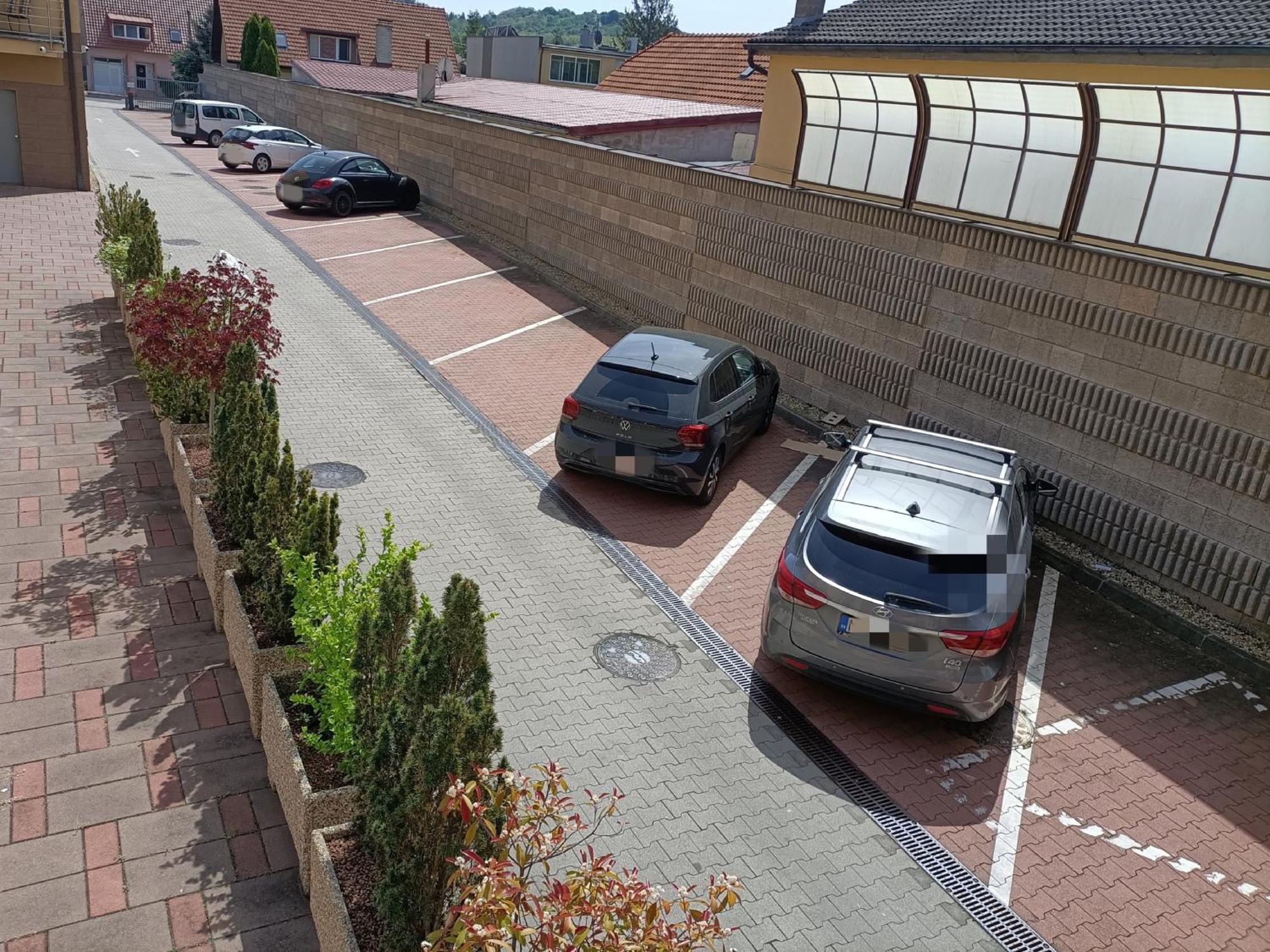 Hotel Eminent Stupava Bagian luar foto