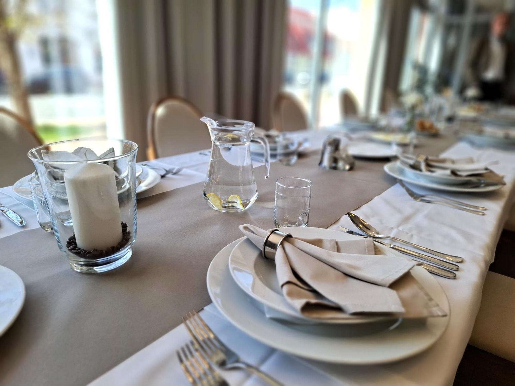 Hotel Eminent Stupava Bagian luar foto