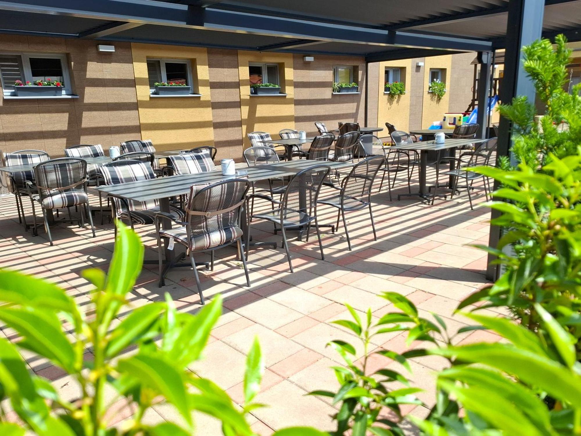 Hotel Eminent Stupava Bagian luar foto