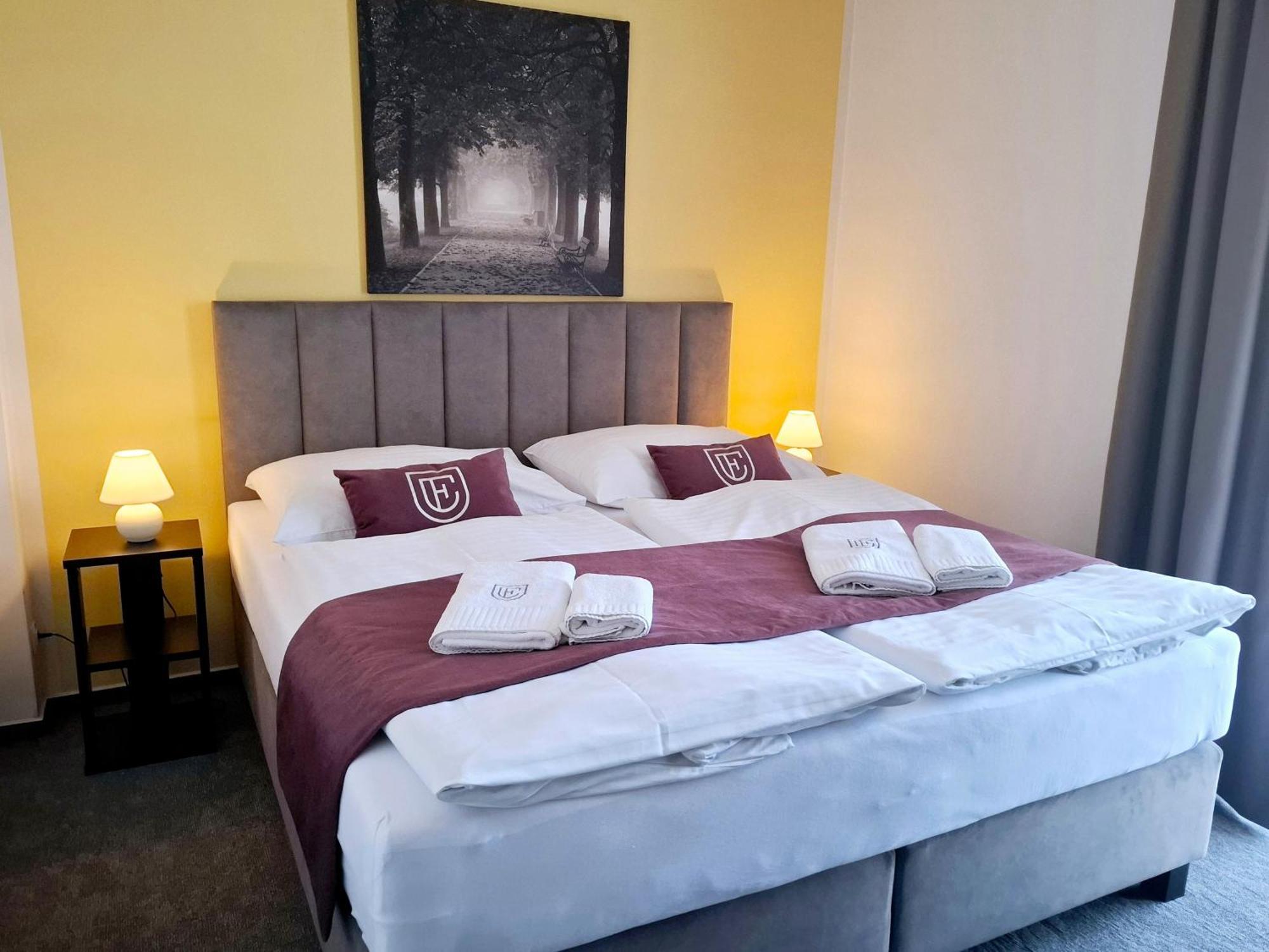 Hotel Eminent Stupava Bagian luar foto