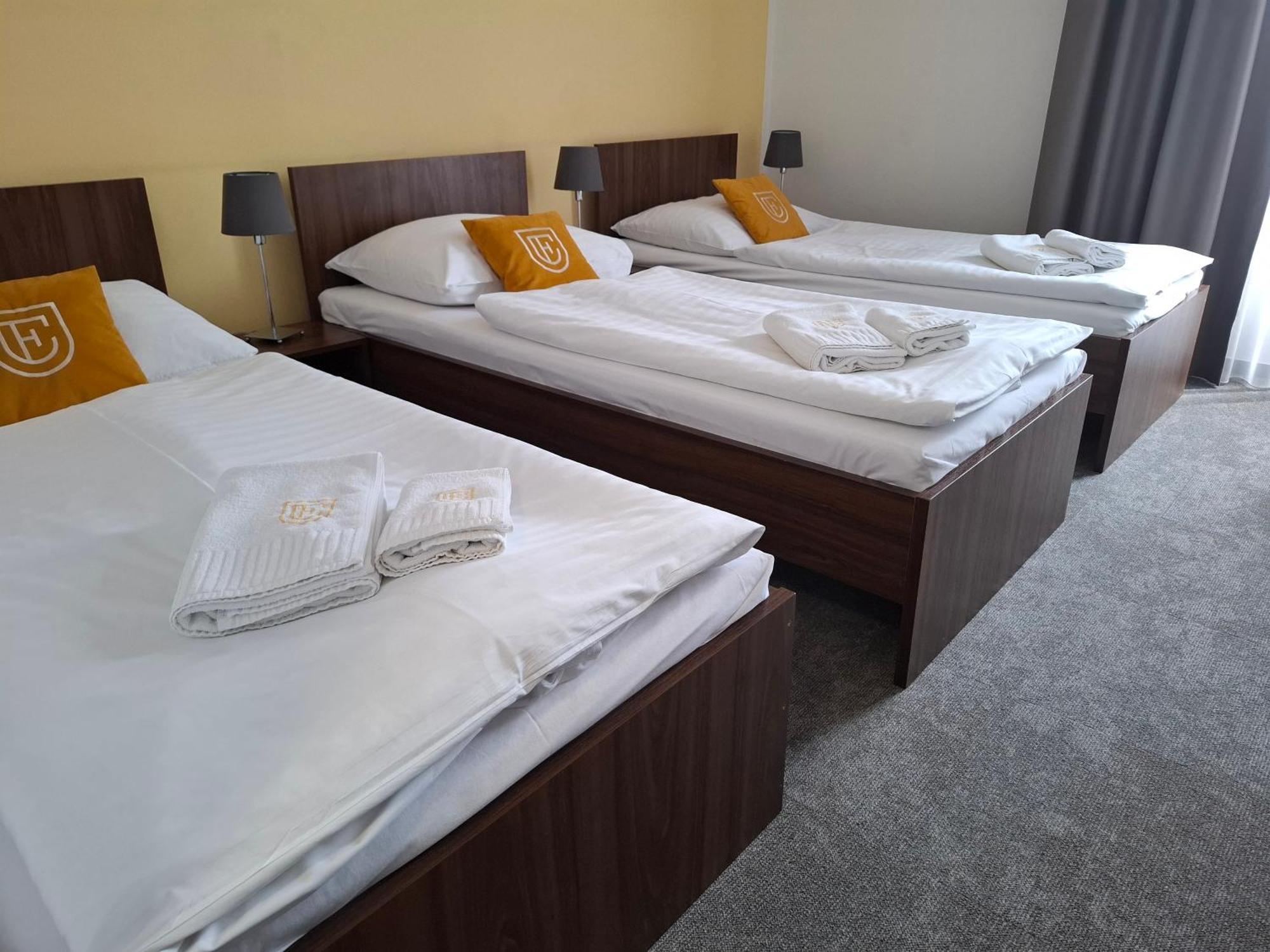 Hotel Eminent Stupava Bagian luar foto